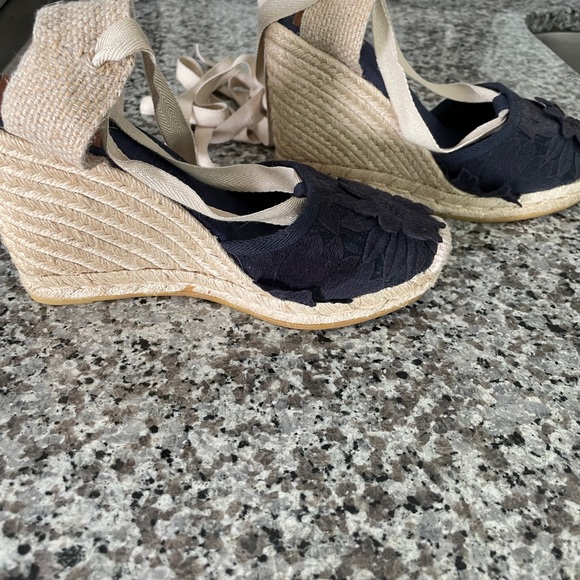 Tory Burch, wedge sandals - Picture 6 of 9